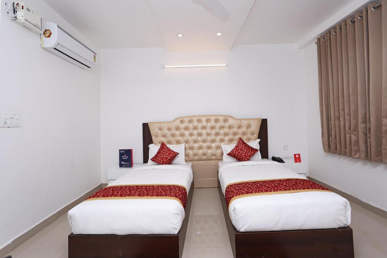 Capital O 10060 Hotel The Leaf Lucknow Esterno foto