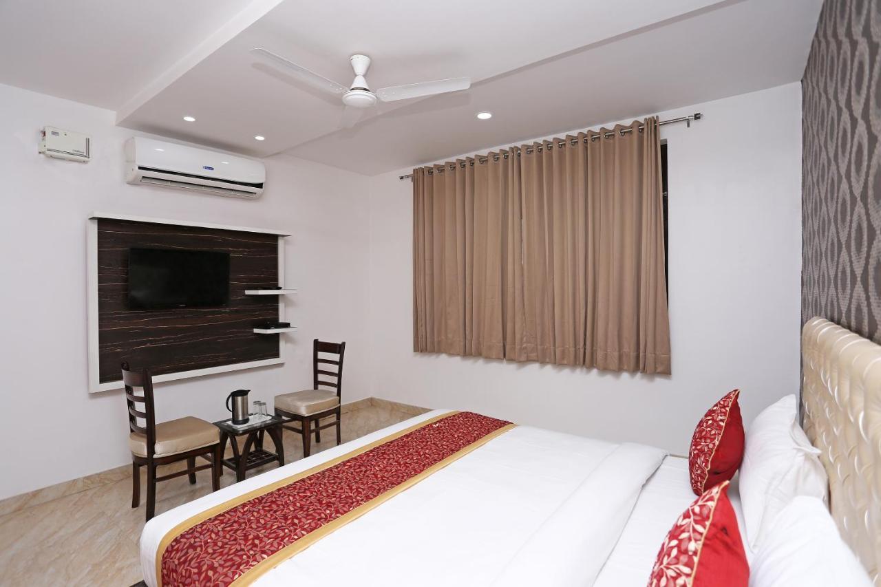 Capital O 10060 Hotel The Leaf Lucknow Esterno foto