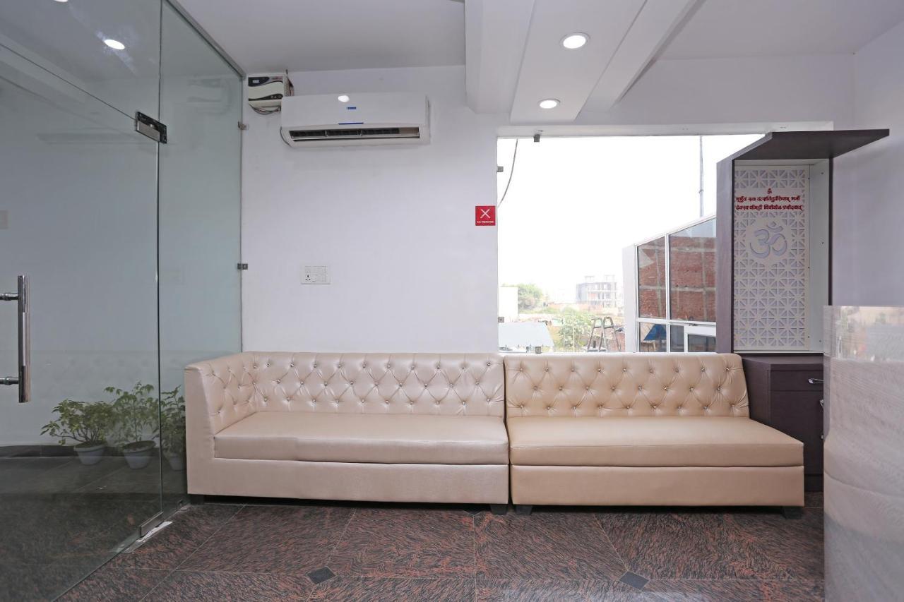 Capital O 10060 Hotel The Leaf Lucknow Esterno foto