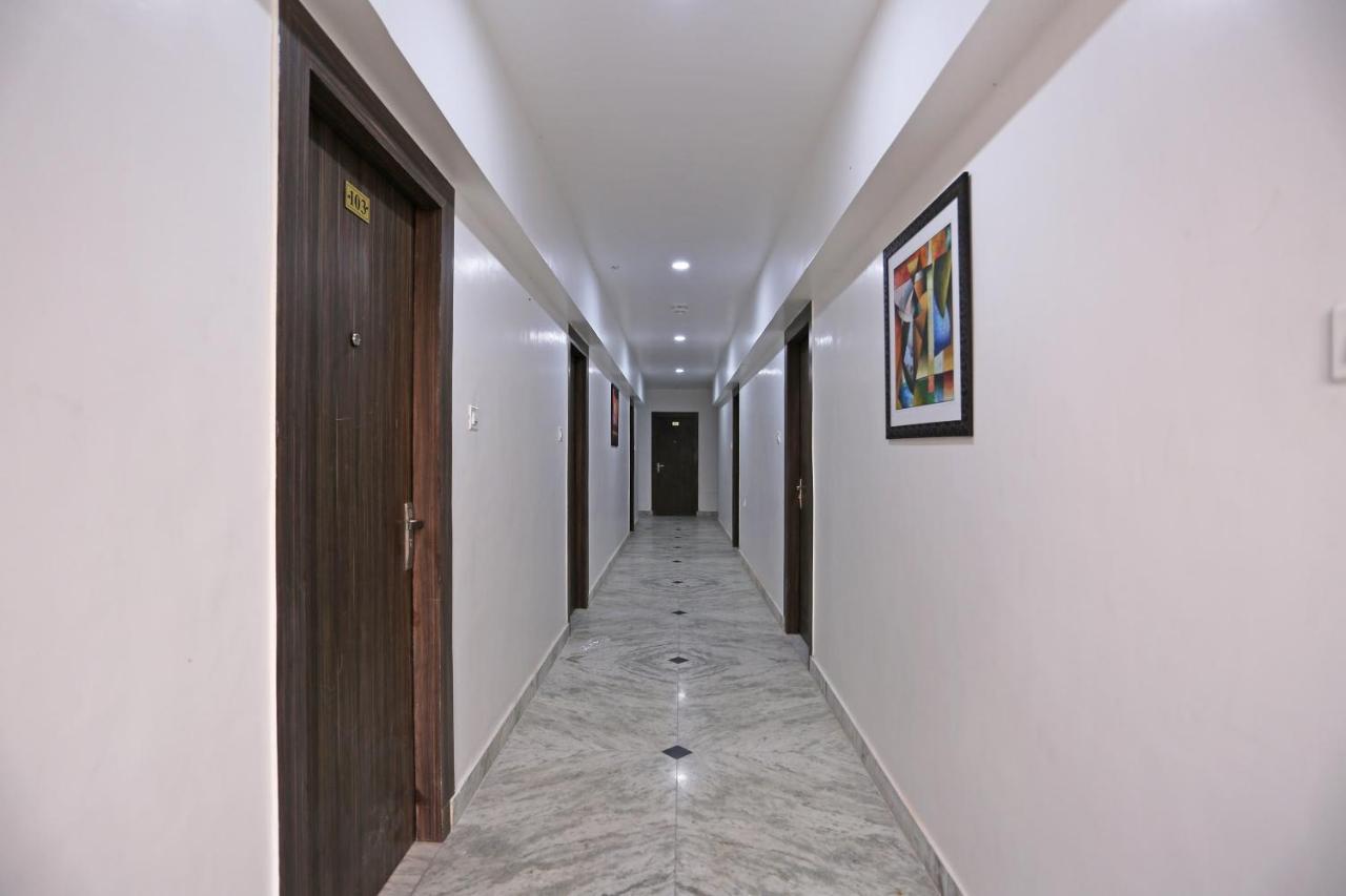 Capital O 10060 Hotel The Leaf Lucknow Esterno foto
