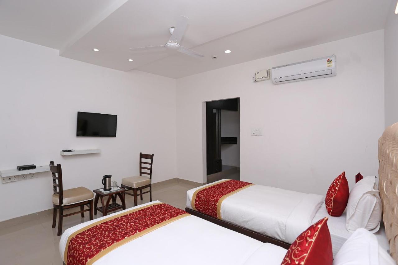 Capital O 10060 Hotel The Leaf Lucknow Esterno foto